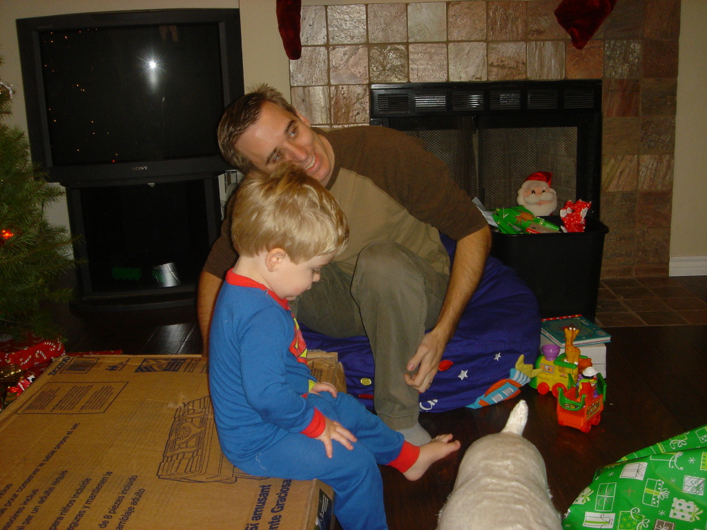2006/12(Dec)/06(Christmas Morning-Josh-Heather-Ian)/1024x768_2006-12-25-16-ChristmasMorning.JPG